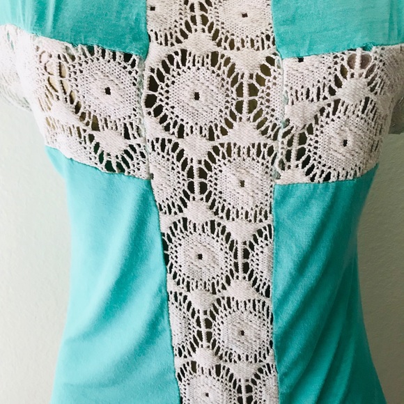 Beautiful Seafoam Top With Lace CROSS M - Picture 7 of 11